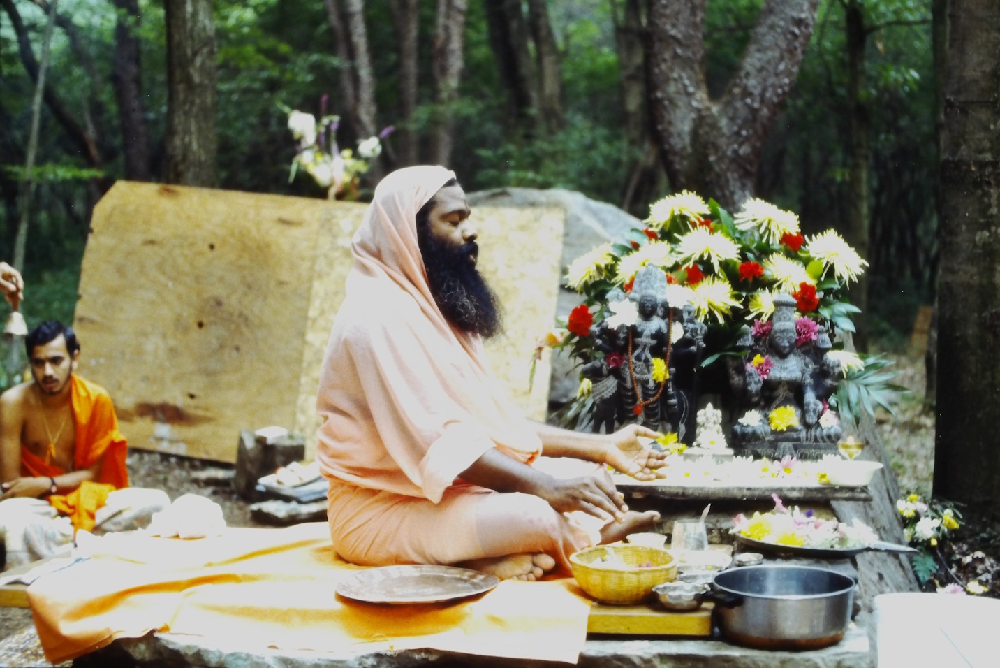 Swamiji 1988 JDRC pranapratishta 5